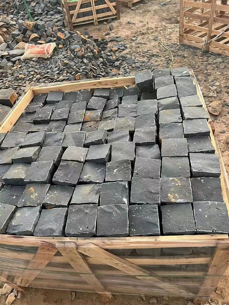 Andesite-Stone-Granite-Cladding-Wall-Tile-for-Sale.webp (2)(001)