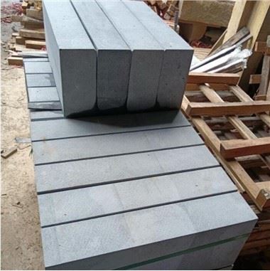 Čedičový černý obrubník All Sawn Cut