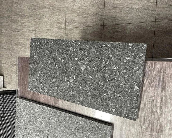 Black-Pearl-Granite-for-Kitchen-Floor-Wall-Tile-Slab.webp (5)(001)