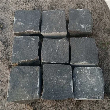 Černá čedičová dlažba Tmavá čedičová dlažba